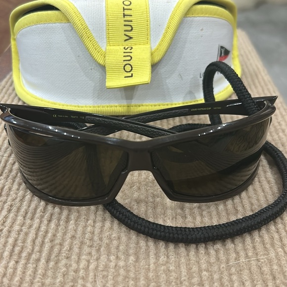 Louis Vuitton 2000 Cup Limited Edition sunglasses - Picture 2 of 9